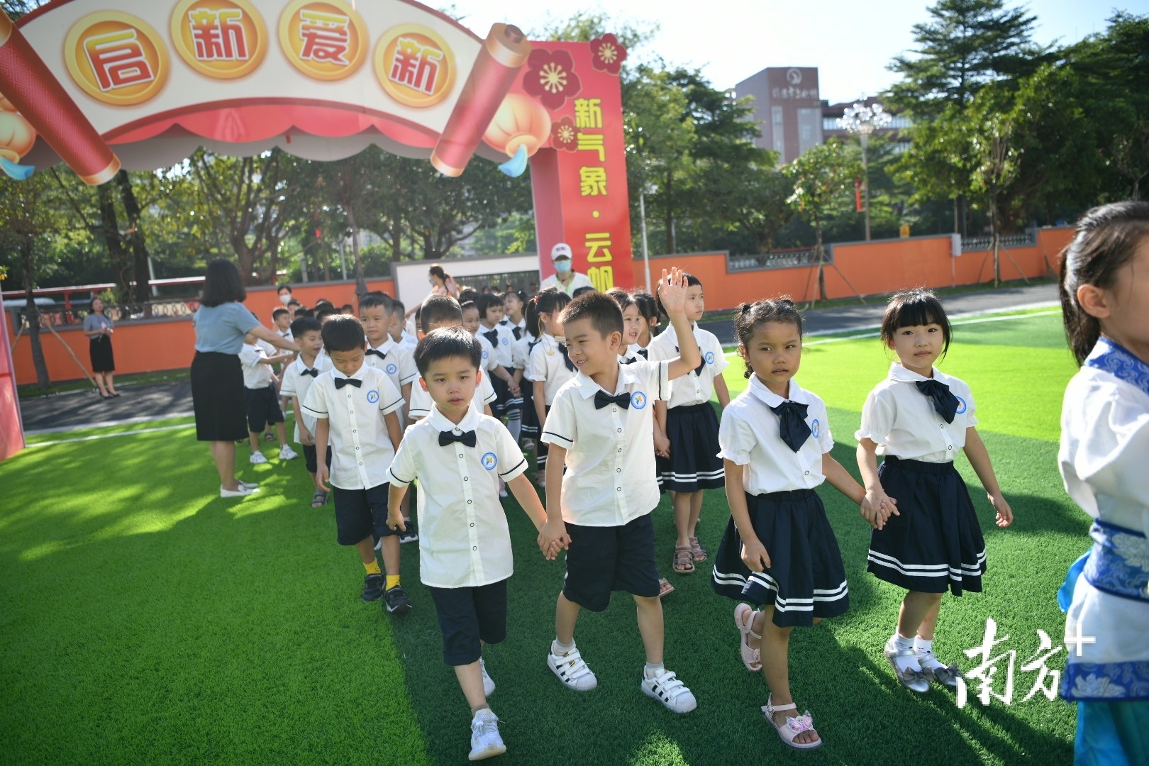 清城区新城小学新生入学第一天，萌翻了(图6)