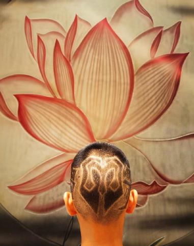 赵文卓晒10岁儿子新发型，脑袋剃哥哥字样和logo，为老爸硬核应援