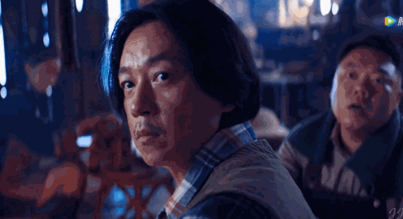 潘粤明黄磊挺啤酒肚失去下颌线，纵观同辈女演员，这反差太大了