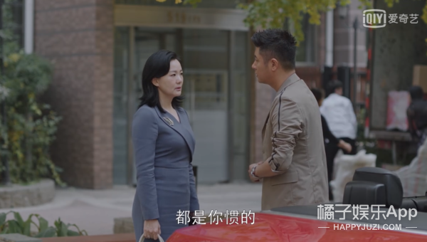 潘粤明黄磊挺啤酒肚失去下颌线，纵观同辈女演员，这反差太大了