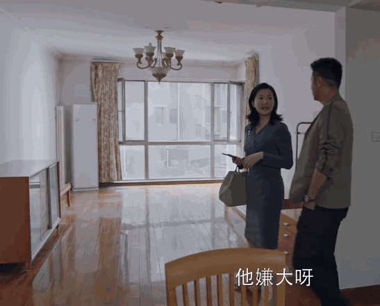 潘粤明黄磊挺啤酒肚失去下颌线，纵观同辈女演员，这反差太大了