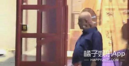 潘粤明黄磊挺啤酒肚失去下颌线，纵观同辈女演员，这反差太大了