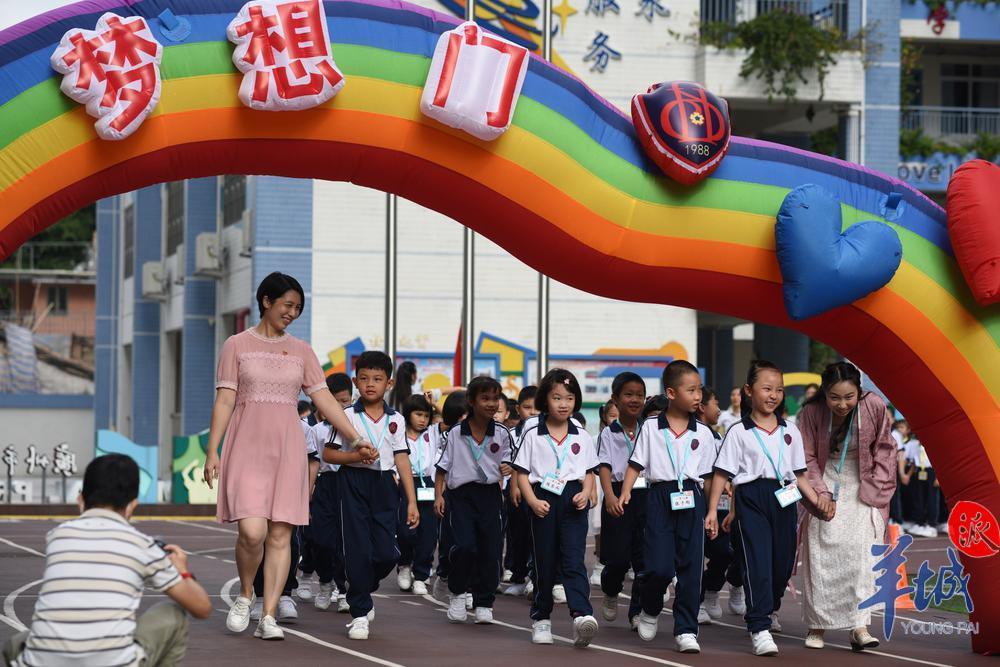 海珠区实验小学这样开学!跨越"梦想门"(图3)