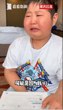 开学第一天，校园围墙“长”满家长