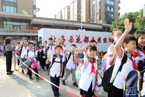 朝阳长青路小学学生的开学第一天(图1)