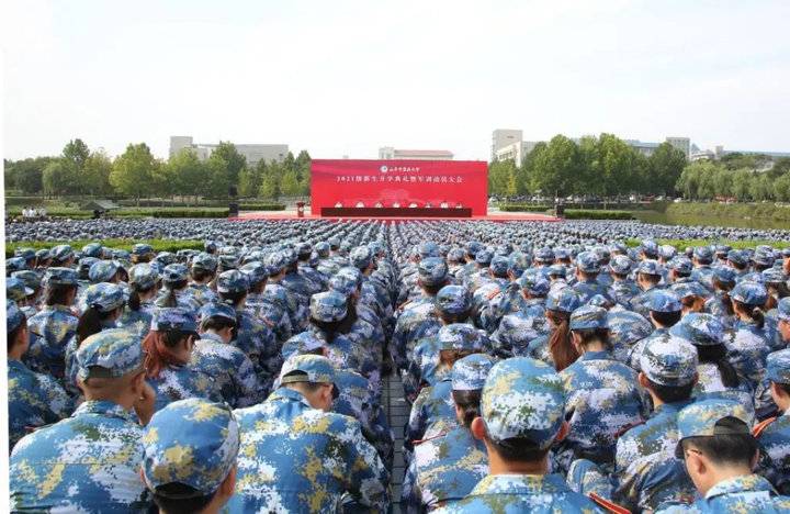 一所大学校长寄语新生：成为能看好病，又善于解决问题的“上医”