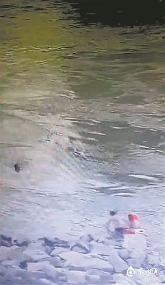 69歲大媽下水救起200斤男子！吳阿姨，您真棒