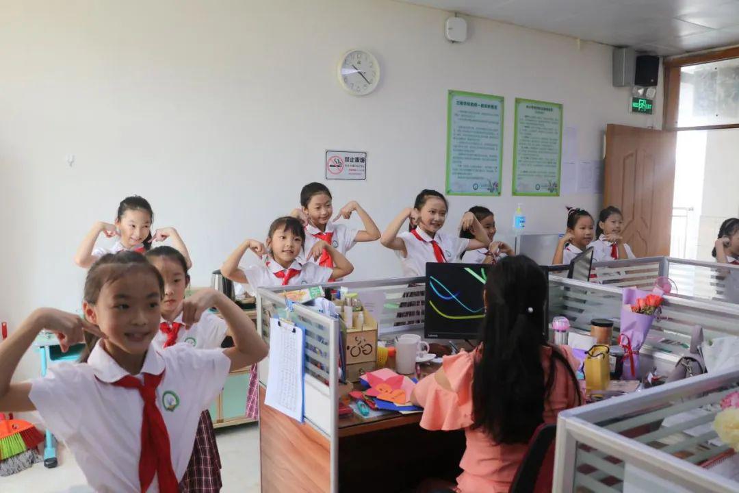 坪地蘭陵學(xué)校開展慶祝教師節(jié)系列活動(dòng)(圖2) 坪地蘭陵學(xué)校開展慶祝教師節(jié)系列活動(dòng)(圖2)