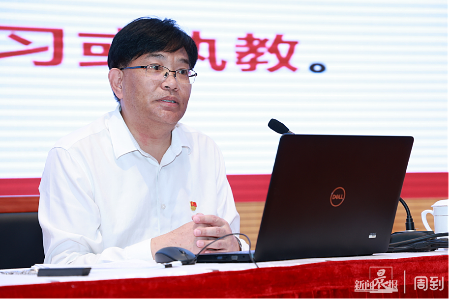 上海中医药大学2021级新生开学，本草礼盒、定制版书签、戥秤，这些新生礼物很温馨