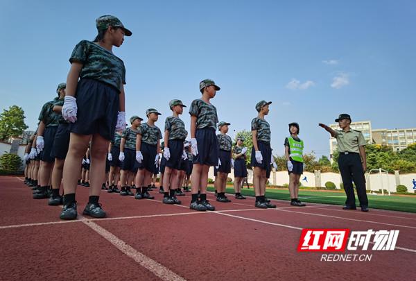 长沙市雨花区金海中学800名学生四天军训(图2)