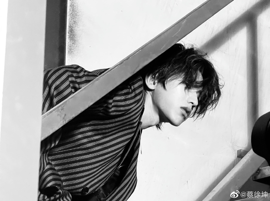 蔡徐坤被前经纪公司起诉 以不正当竞争纠纷为由