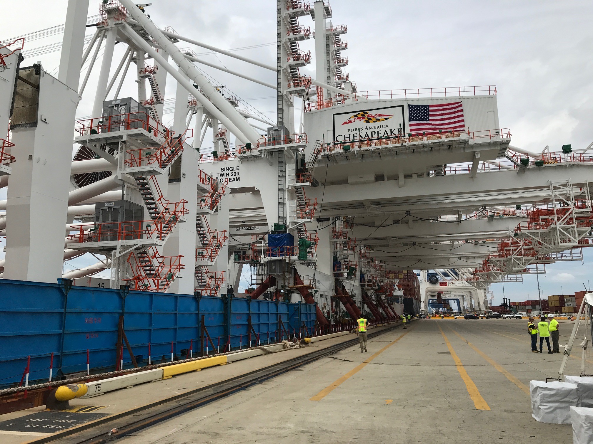 ���������񻪸ۿ����ػ��˵��������ݳ�����ʷ�Ե�һ��