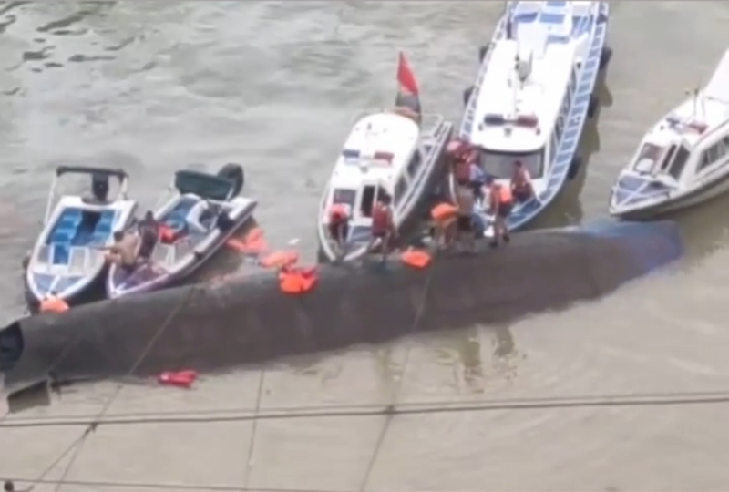 贵州客船侧翻事故已致8人死亡，事故失联事故7人仍失联！致死最新多部门到场搜救