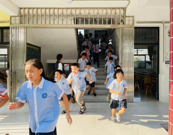 东阳市单良小学:疏散常演练，牢筑安全线(图1)