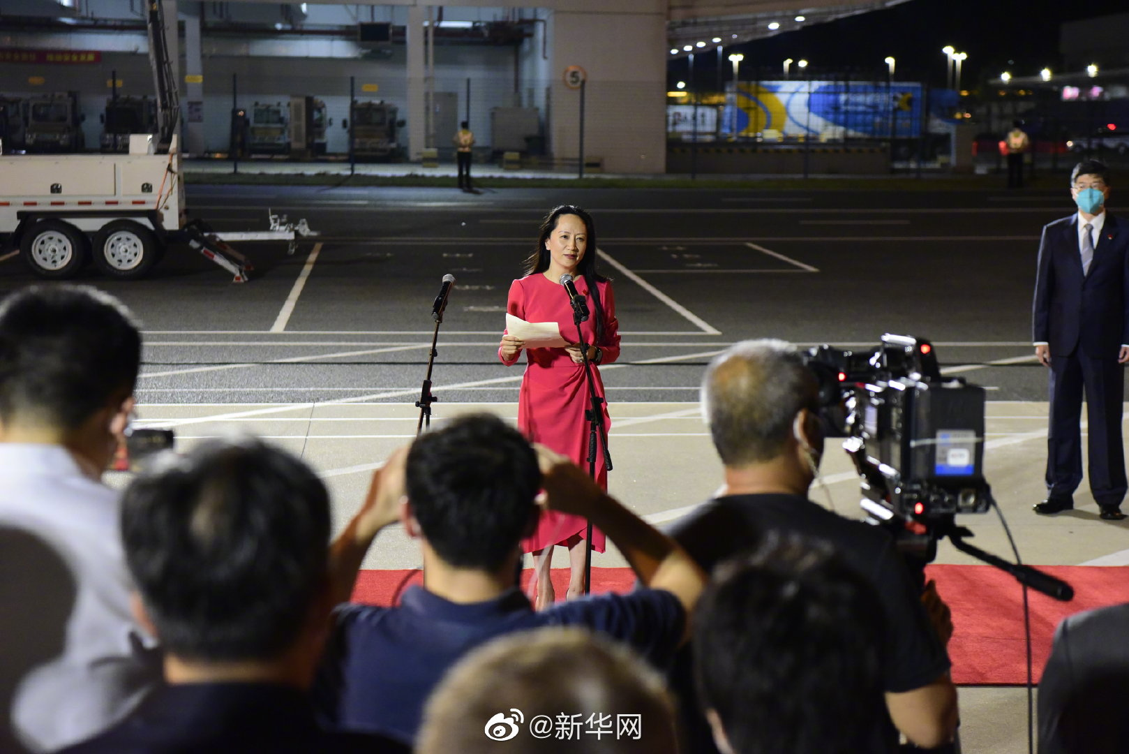 孟晚舟在深圳机场发表感言：祖国，我回来了