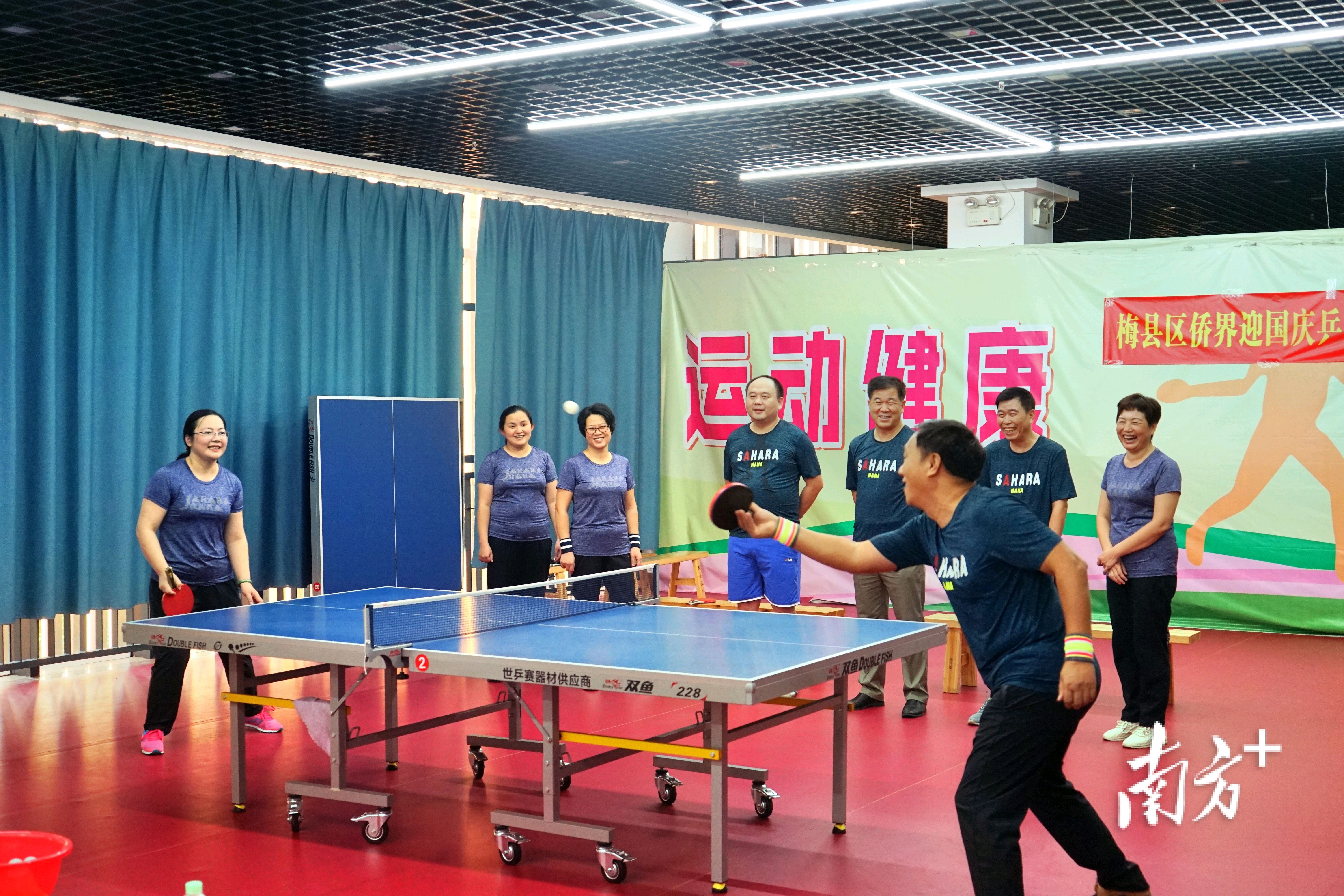 梅州市梅县区侨联开展侨界迎国庆乒乓球比赛