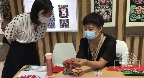 聚焦文博会丨一张纸，一把剪，满族剪纸剪出非遗文化万种风情