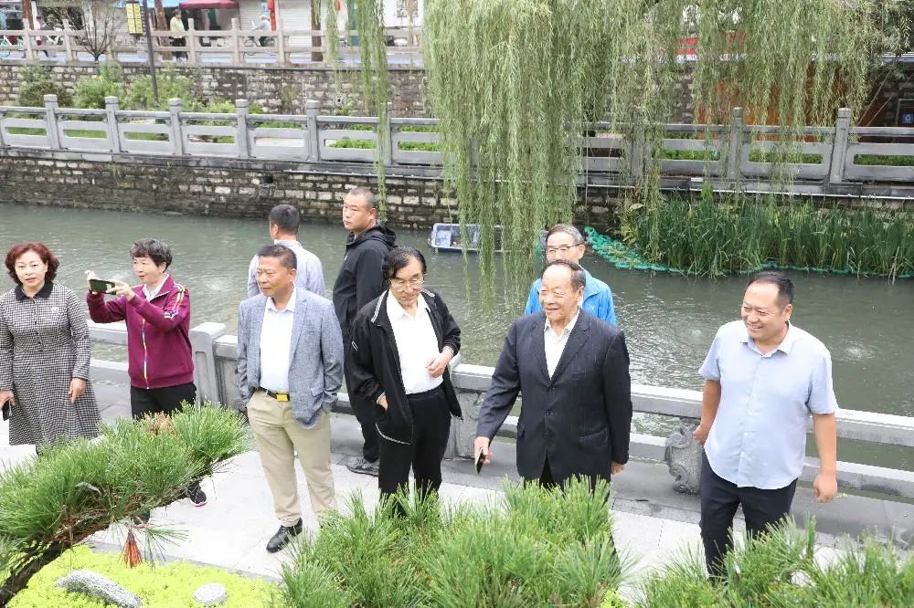 市民寻访团和市民代表到天桥区参观调研
