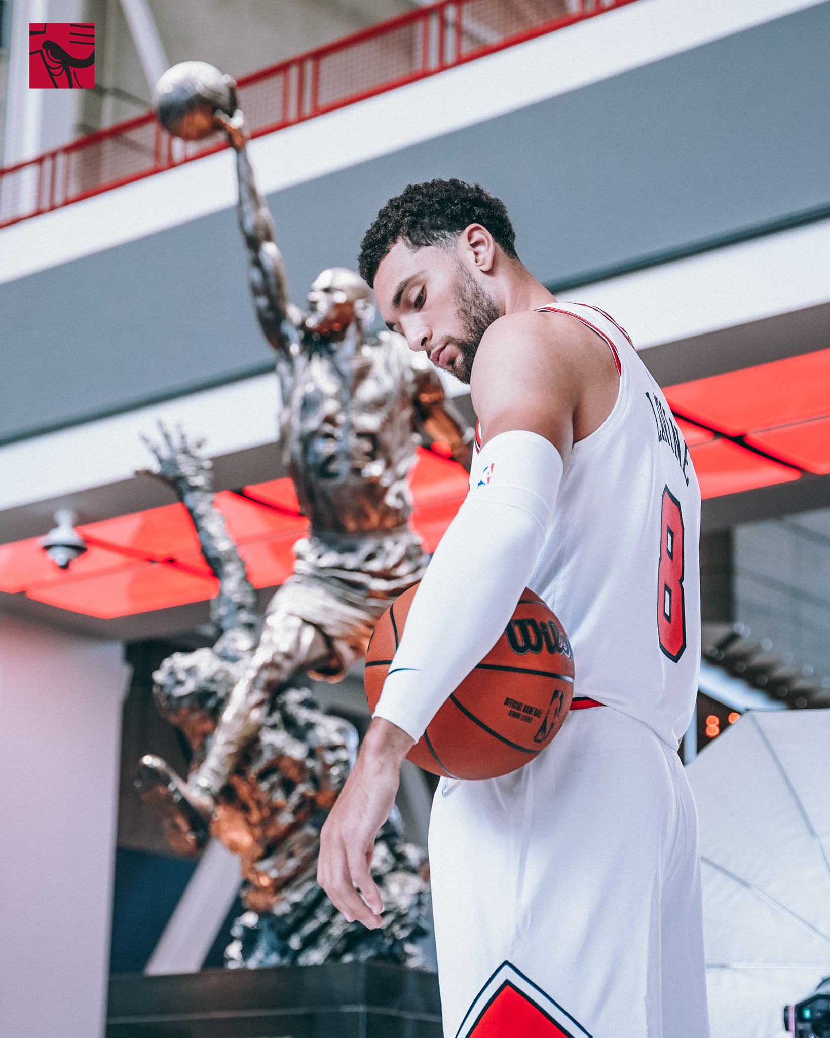 拉文我是以球队为重的人对球队转会期的操作感到兴奋