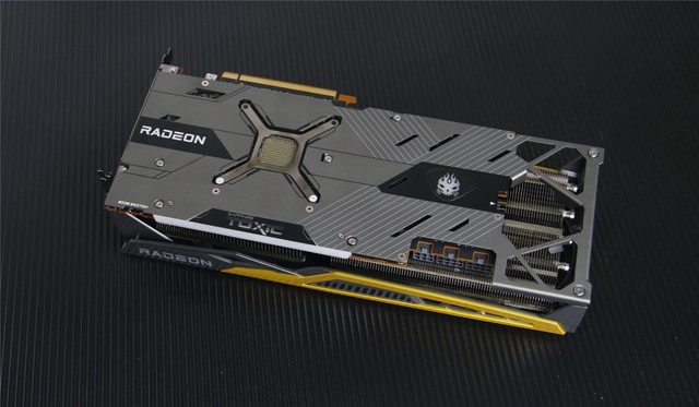 惊叹游戏体验！蓝宝石RX6900 XT 风冷版毒药开箱