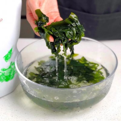 玉米裙带菜排骨汤