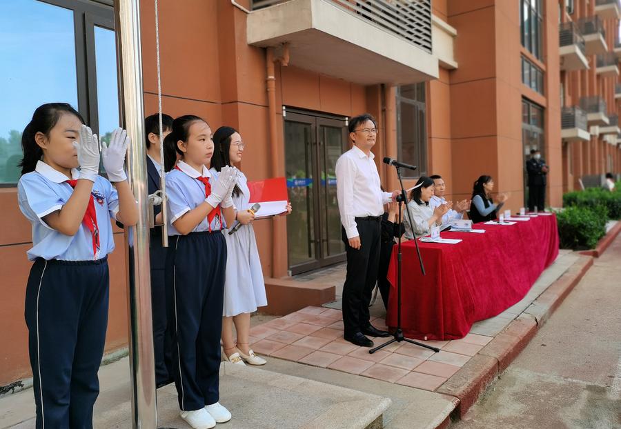 德州康博小學(xué)首屆田徑運(yùn)動(dòng)會(huì)開賽(圖8) 德州康博小學(xué)首屆田徑運(yùn)動(dòng)會(huì)開賽(圖8)