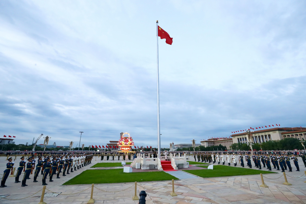 北京天安门广场举行2021年国庆升旗仪式