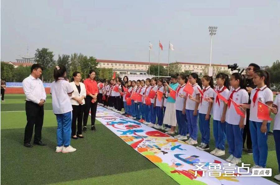 博兴县实验小学：绘百米长卷，献礼祖国生日(图1)