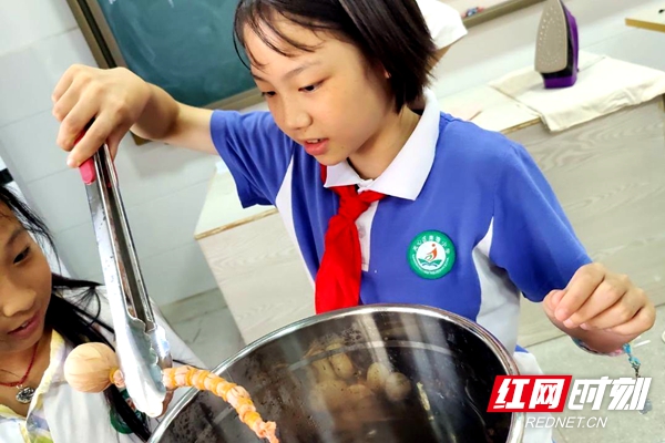 長沙南塘小學:在勞動中感受傳統(tǒng)工藝魅力(圖2)