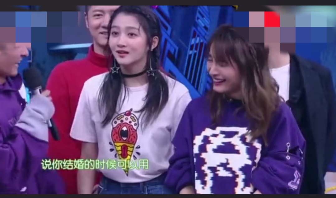 当关晓彤节目中被提到和鹿晗结婚，谁注意到何