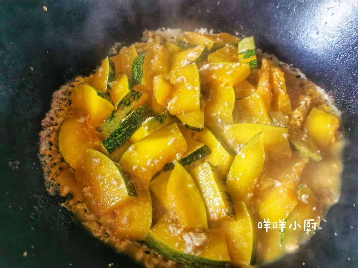 秋天吃南瓜健脾养肺，分享南瓜的新吃法，做法简单，味道咸鲜独特