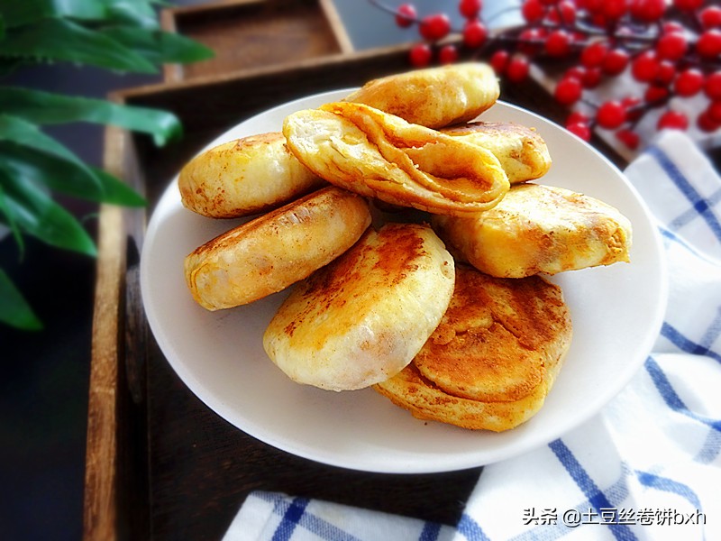 烧饼这么做真省事，平底锅就完成，多加一样材料太香，冷热都好吃
