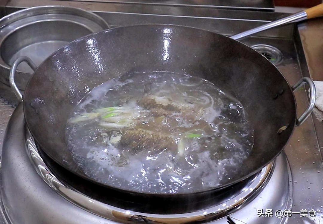 图片[8]-【鲫鱼炖豆腐】做法步骤图 汤汁奶白 味道极鲜-起舞食谱网