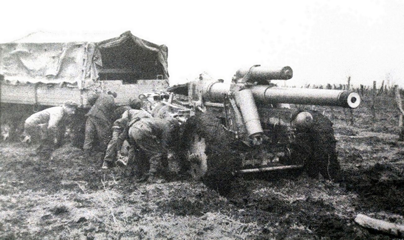 150mm s.FH18 howitzer of German artillery in World War II - iNEWS