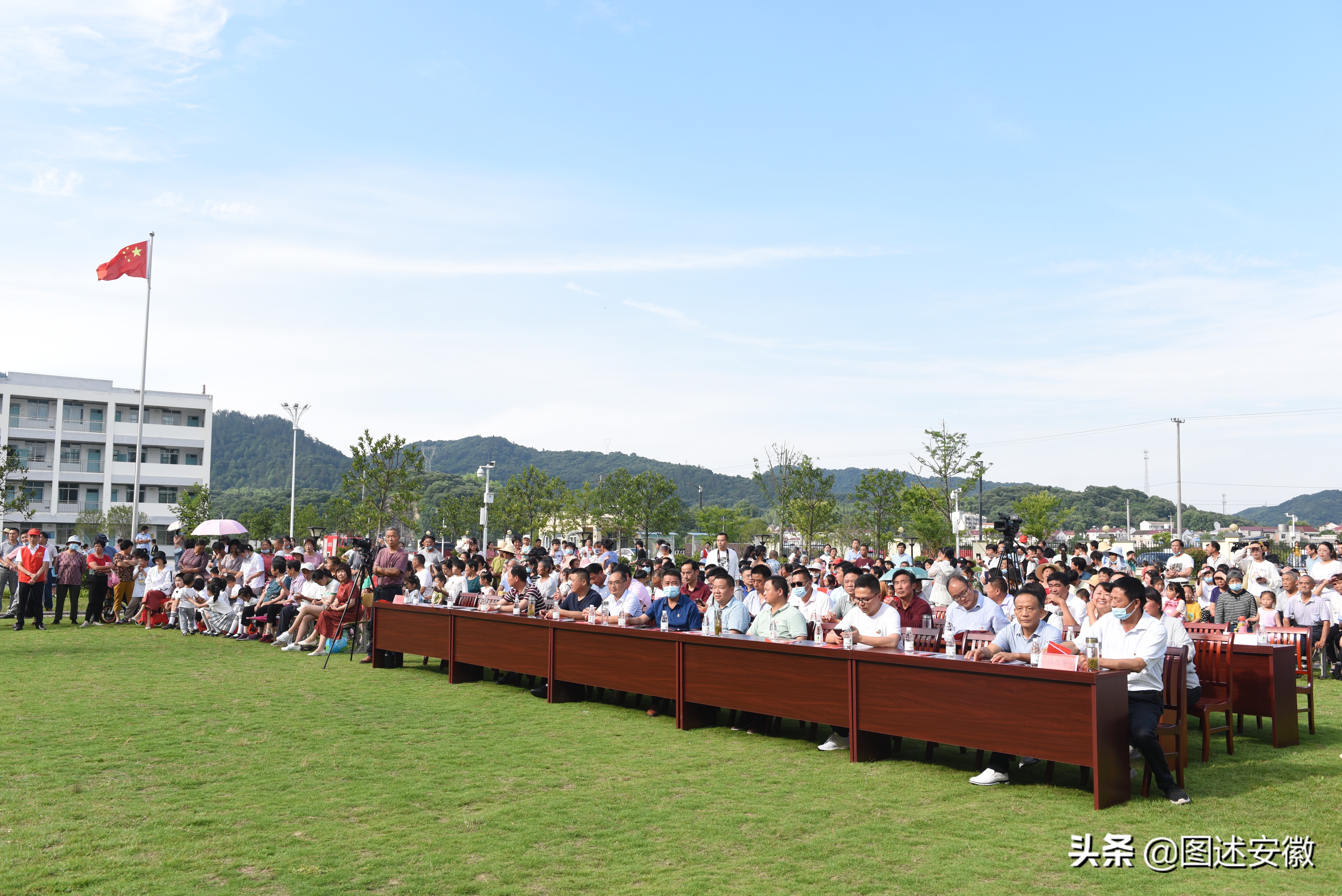 舒城县山七镇：歌声悠扬出山林 文艺汇演献给党