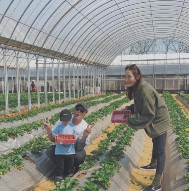 余文樂老婆曬孕期照，生產前7週不顯懷，網友：肚子太小不可思議