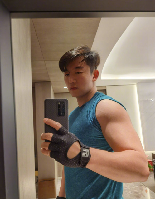 苗苗怀孕传闻坐实？视频孕味十足，不敢露下半身，郑恺晒照心情好