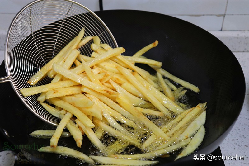 炸薯條多加一步，金黃酥脆，入口軟酥，比肯德基麥當勞好吃多了