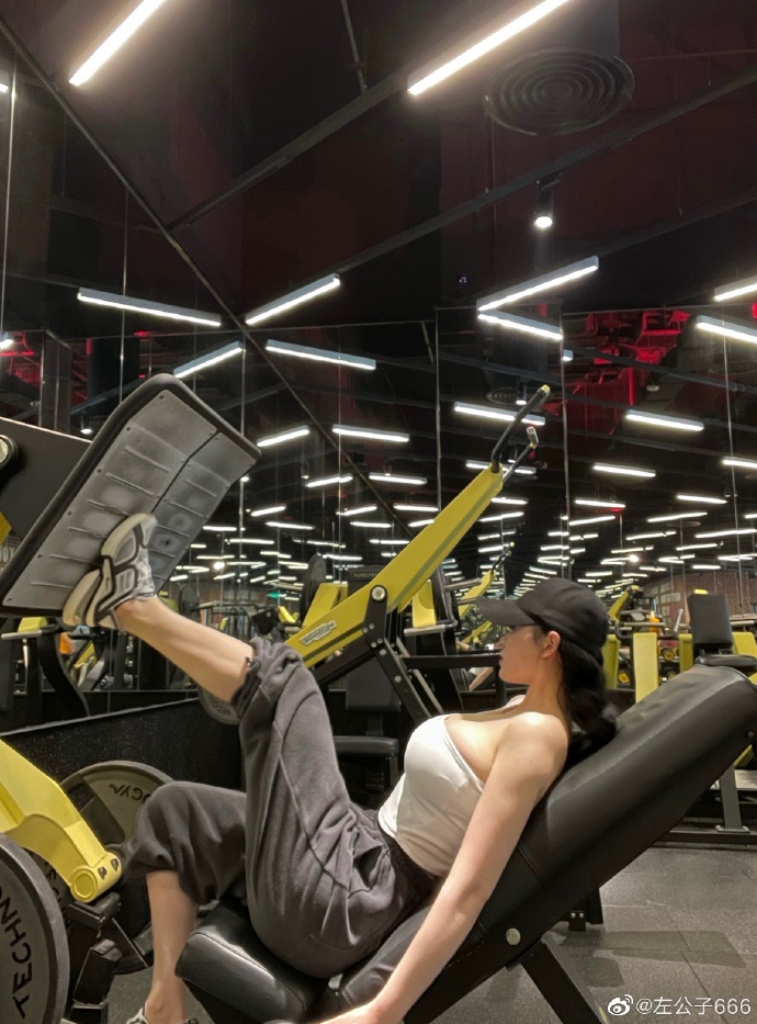 celebrity "Zuo Gongzi", popular in street photography