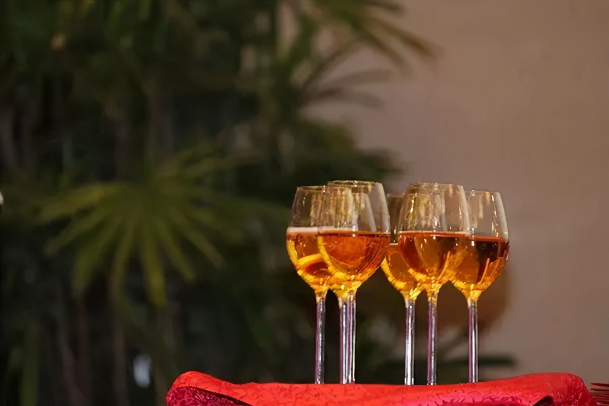 俗話說�酒為百藥長�，活血化瘀，每天喝1兩酒，身體會獲益嗎？