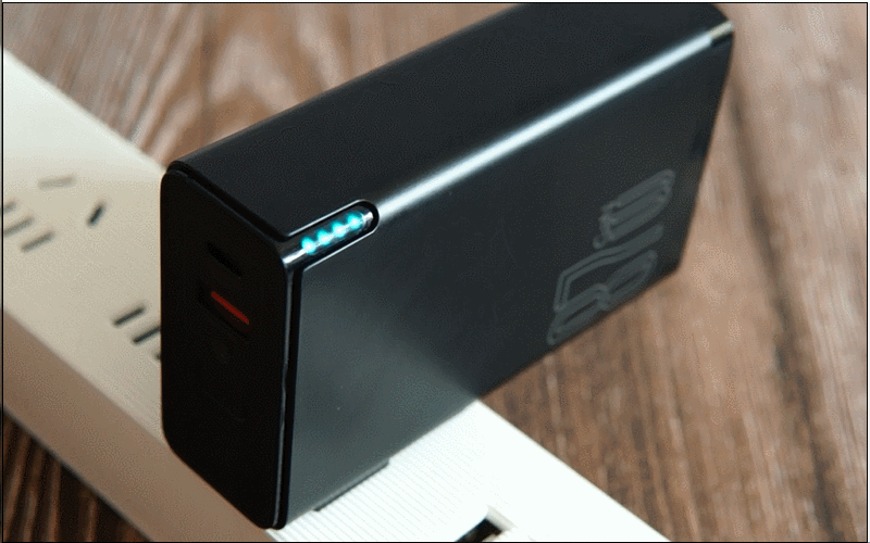 混动双擎，出门一个就够！倍思能量堆87W移动电源评测