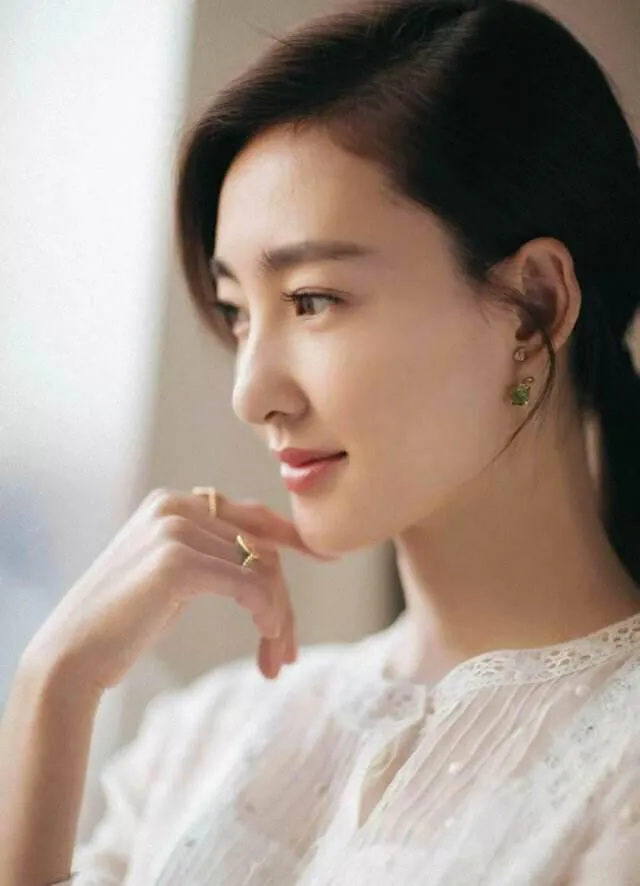 王丽坤“素颜女神”体重只有88斤，坦言：瘦身