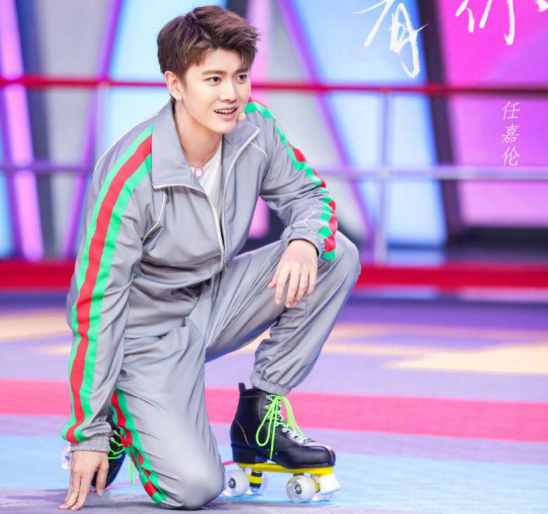 任嘉伦作客《向往的生活》，衣着朴素化身农夫