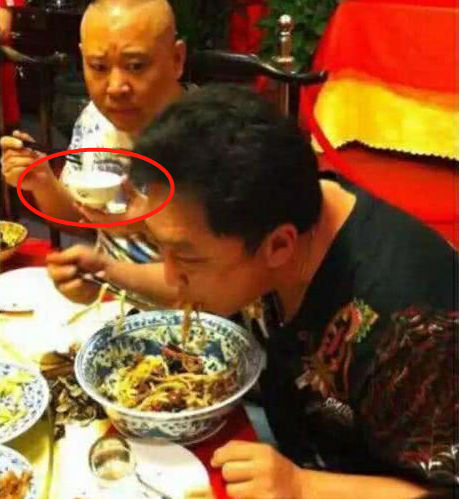 德云社为什么越来越多胖子了？看完员工餐后，实名羡慕了