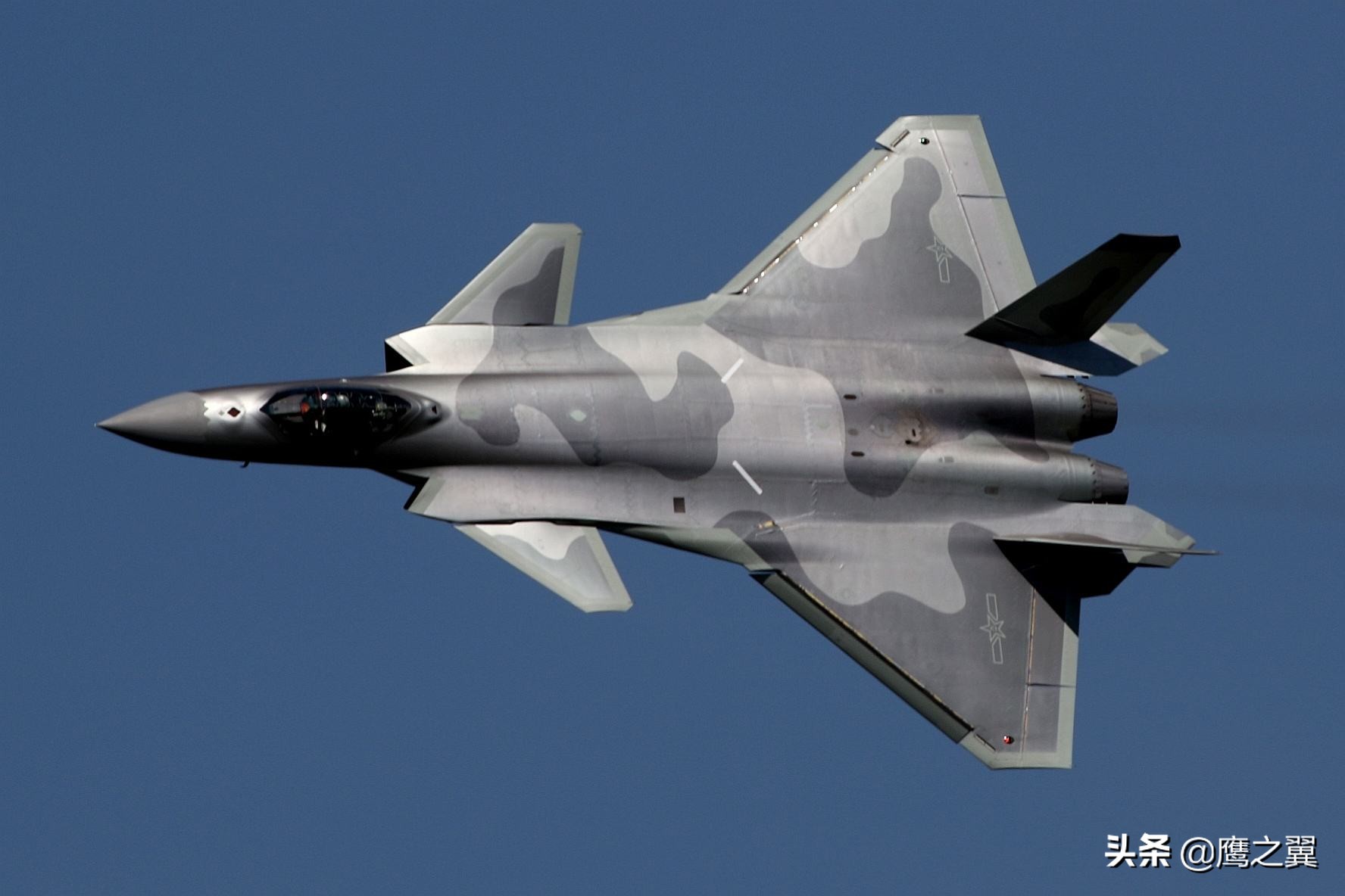 中国歼-16连续装备200架，歼16这么贵，为啥还买这