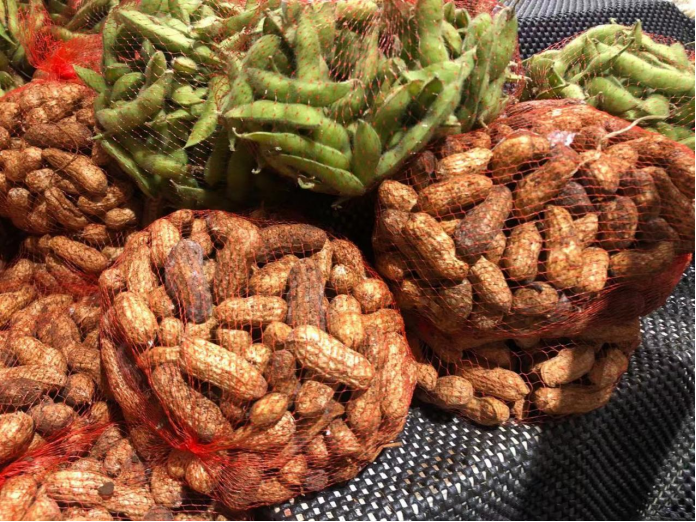 永辉超市销售致癌花生：西安市民在曲江创意谷永辉超市内看到闹心一幕