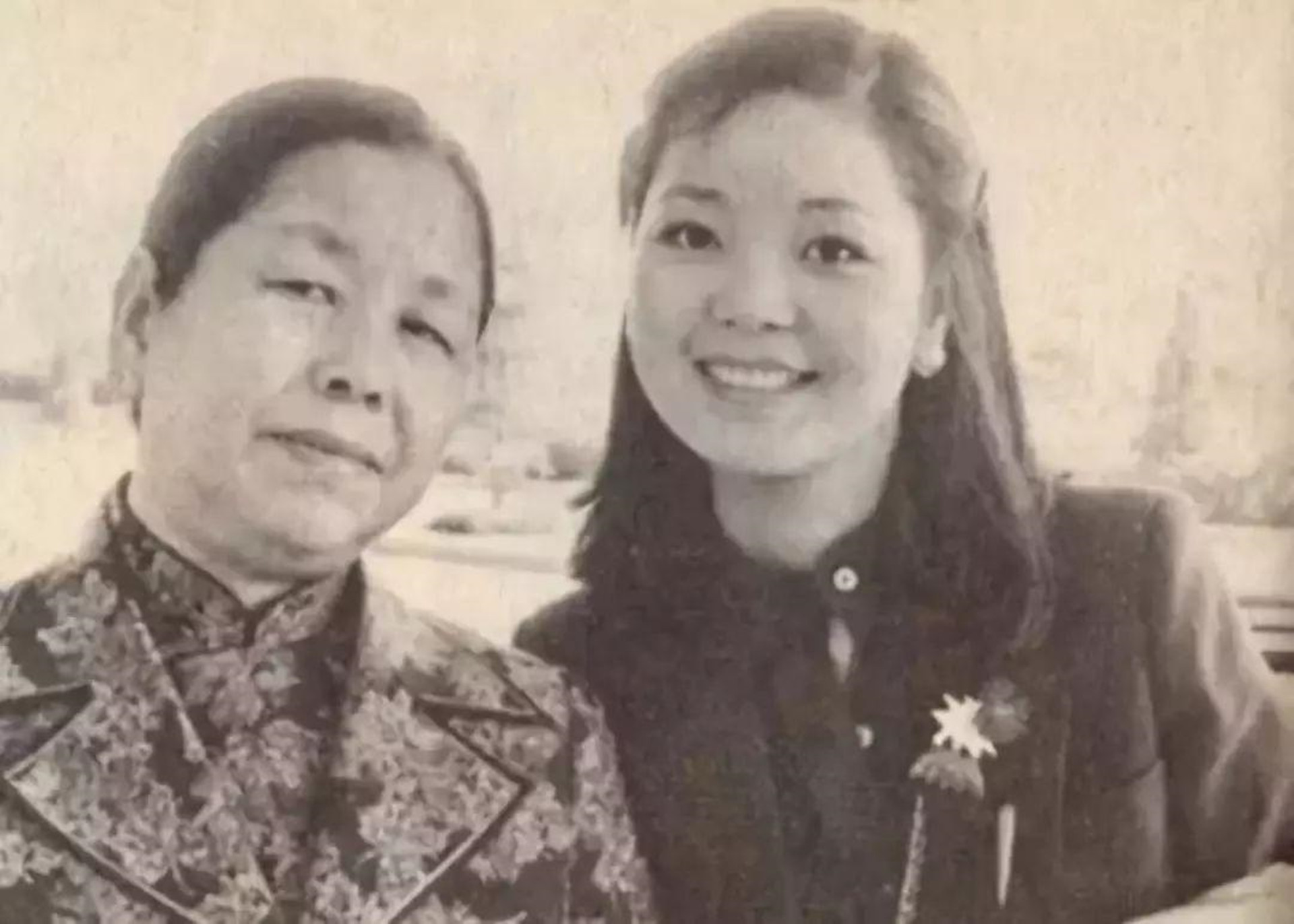 “歌坛天后”邓丽君刚去世一个月，国军少将爆料：她是台湾女间谍