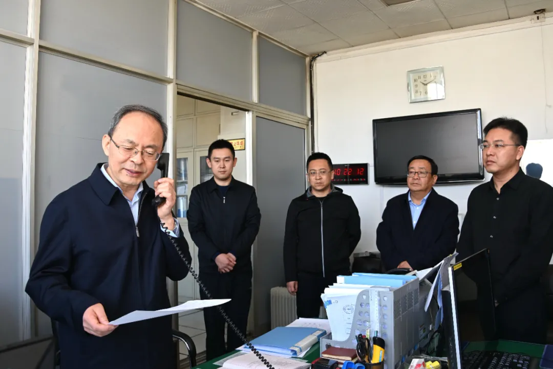 鄭連生檢查清明節(jié)期間值班值守工作 鄭連生檢查清明節(jié)期間值班值守工作
