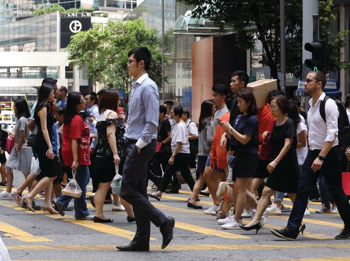 �亂港�分子抹黑內地疫苗，香港經濟恐將陷入谷底