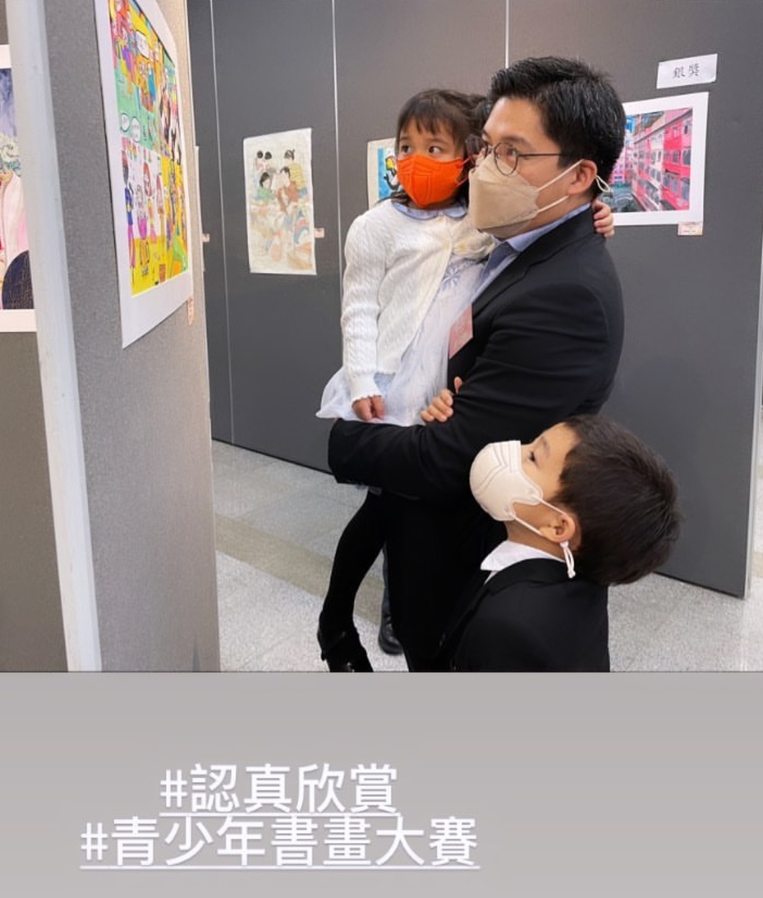 霍启刚郭晶晶带孩子听音乐会，儿子盛装出镜，女儿笑眼弯弯像妈妈